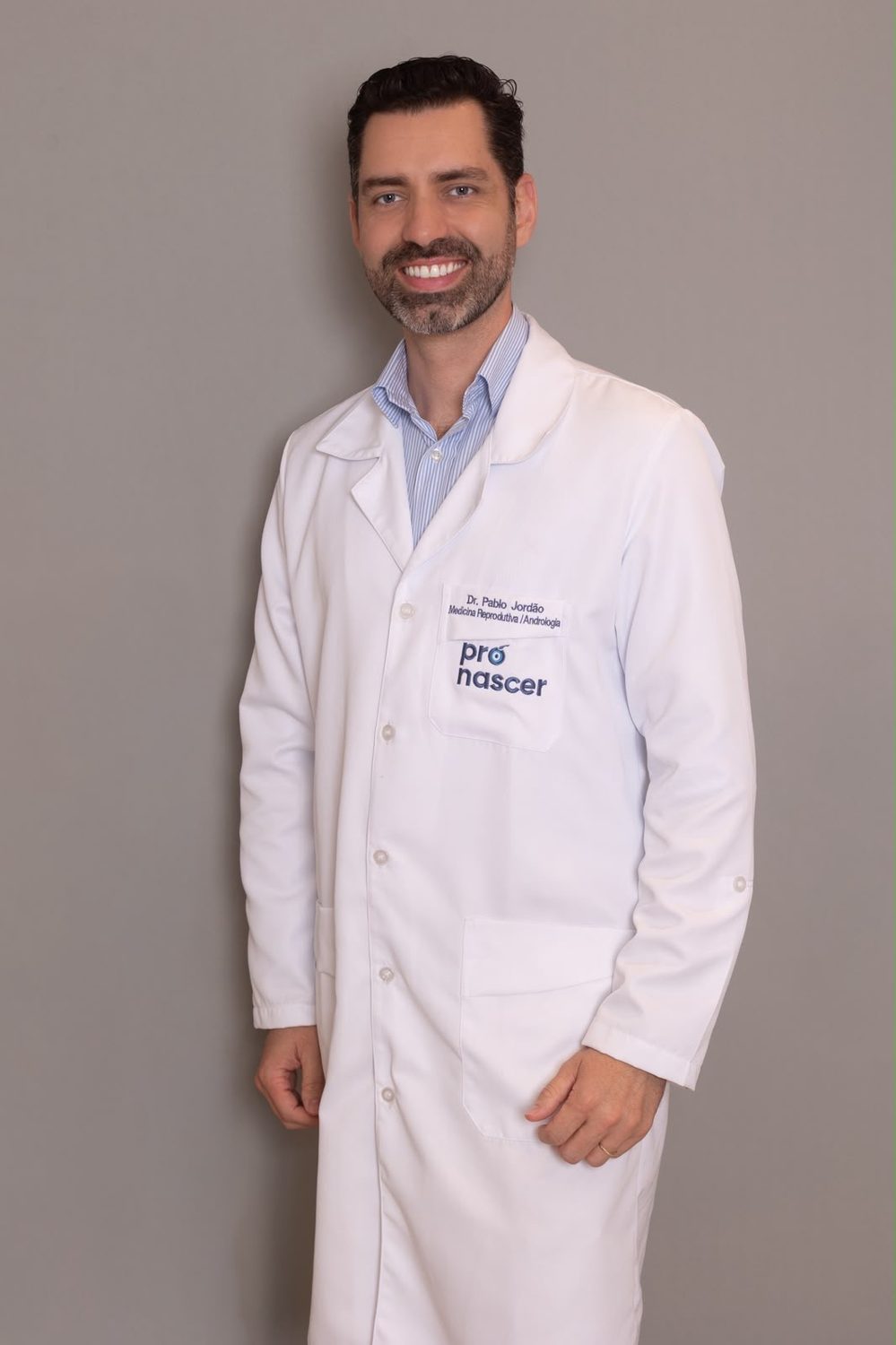 Dr. Pablo Jordão de jaleco
